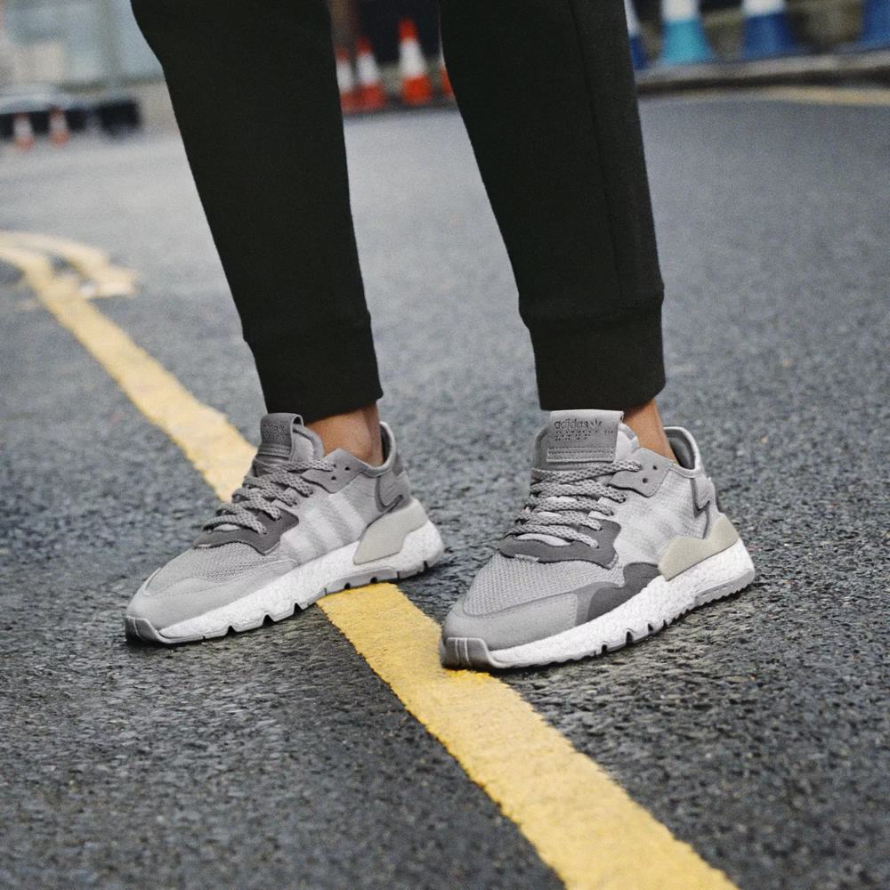 Adidas Nite Jogger Tenis Grises Para Mujer (MX-18282)